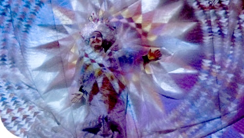 ALICE ATTRAVERSO LO SPECCHIO